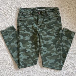 Old Navy Rockstar Camo skinny mid- rise jeans, size 6